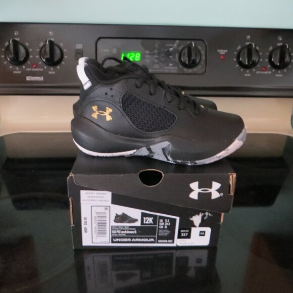 Boy's Under Armour Sneakers - Picture 2 of 5